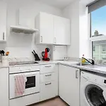 Fashionable Apartment In Plymouth - Sleeps 4